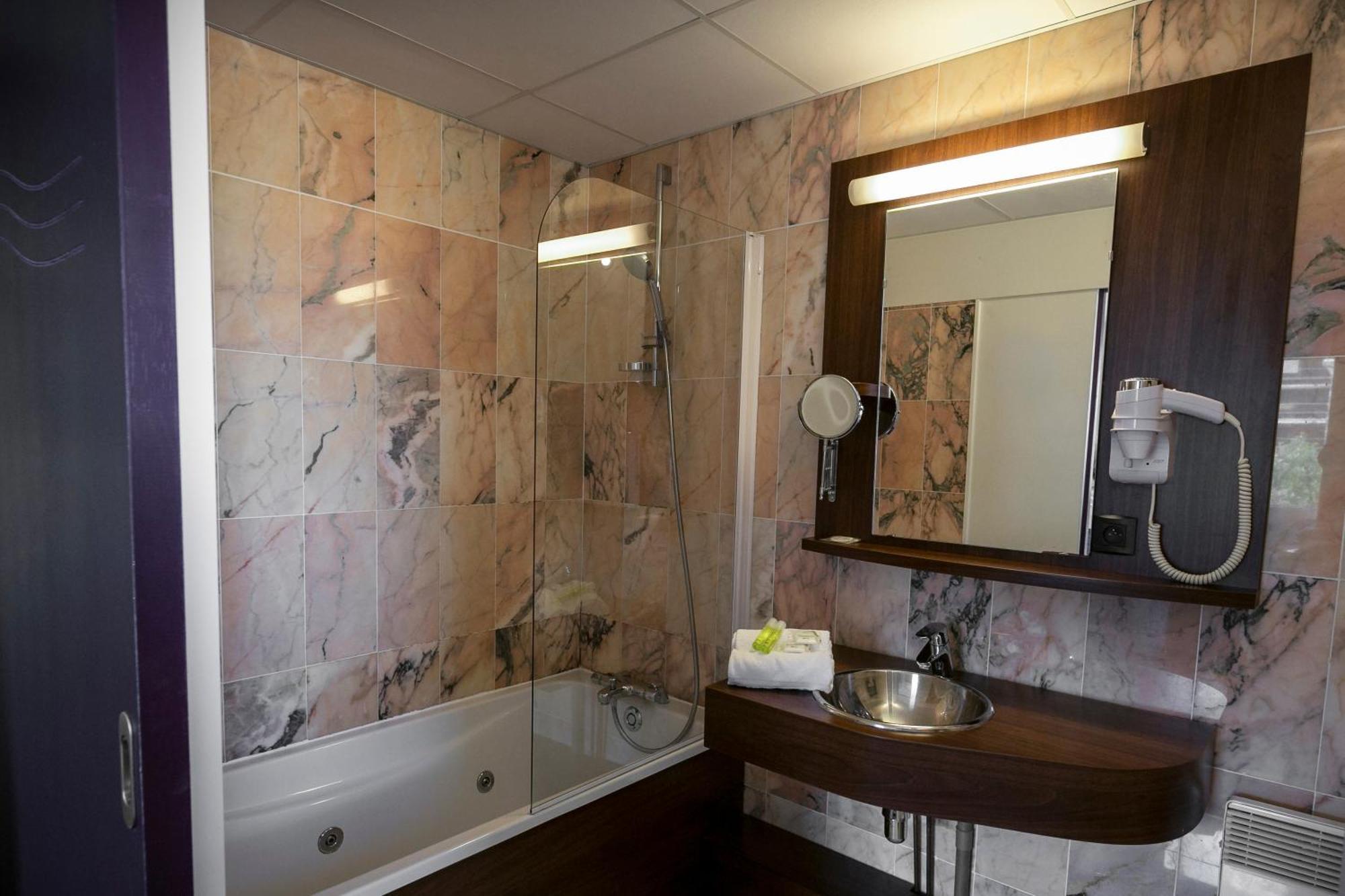 Brit Hotel Rennes Le Castel מראה חיצוני תמונה